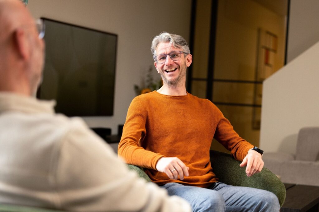 Gesprek tussen twee mannen